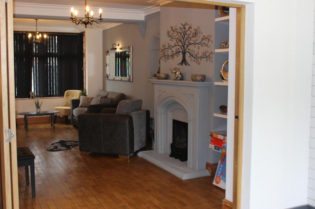 Modern Spacious House - Sleeps 16, Free Parking, Sun Terrace Nuneaton Ngoại thất bức ảnh