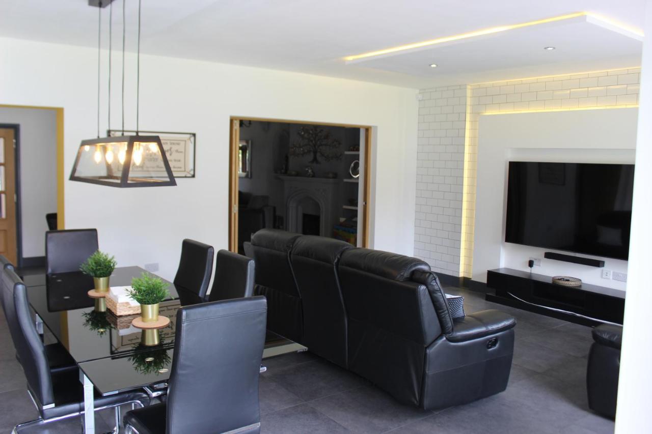 Modern Spacious House - Sleeps 16, Free Parking, Sun Terrace Nuneaton Ngoại thất bức ảnh