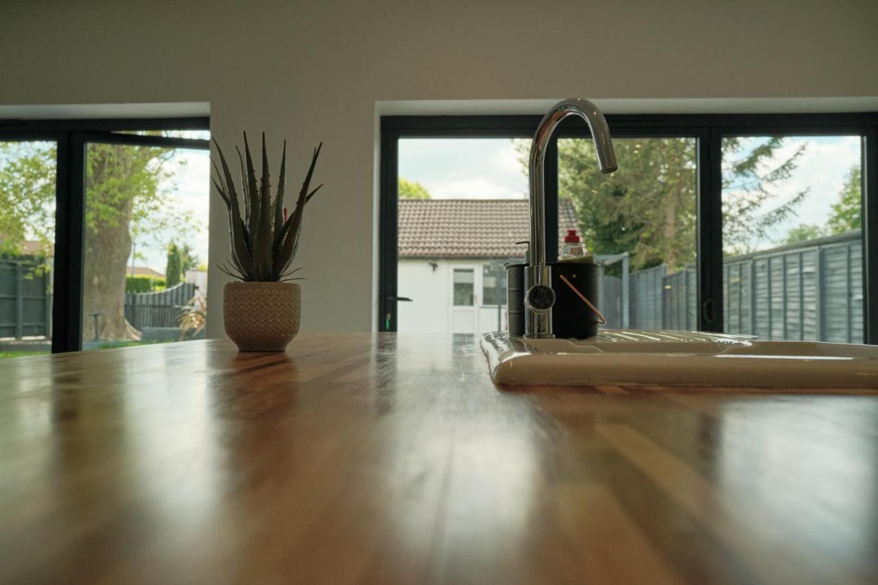 Modern Spacious House - Sleeps 16, Free Parking, Sun Terrace Nuneaton Ngoại thất bức ảnh