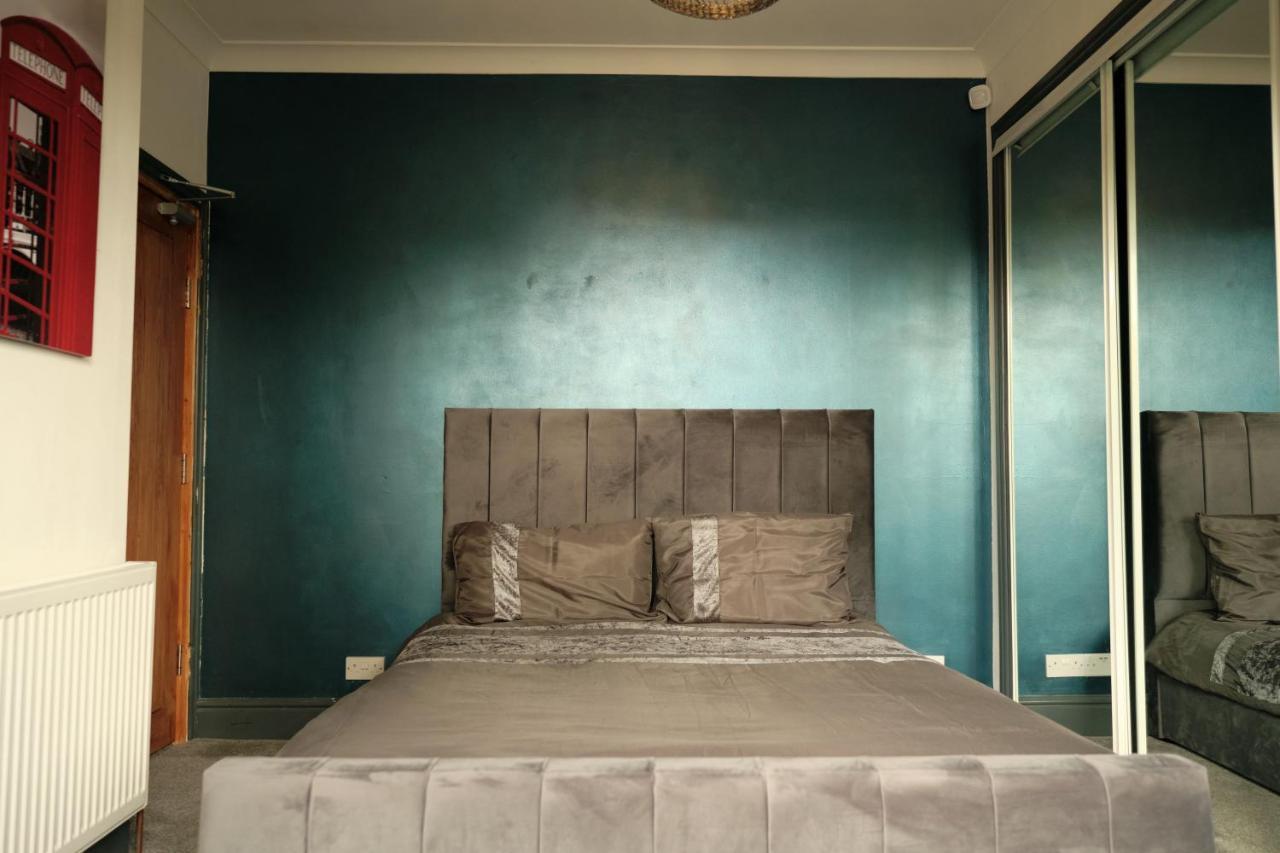 Modern Spacious House - Sleeps 16, Free Parking, Sun Terrace Nuneaton Ngoại thất bức ảnh