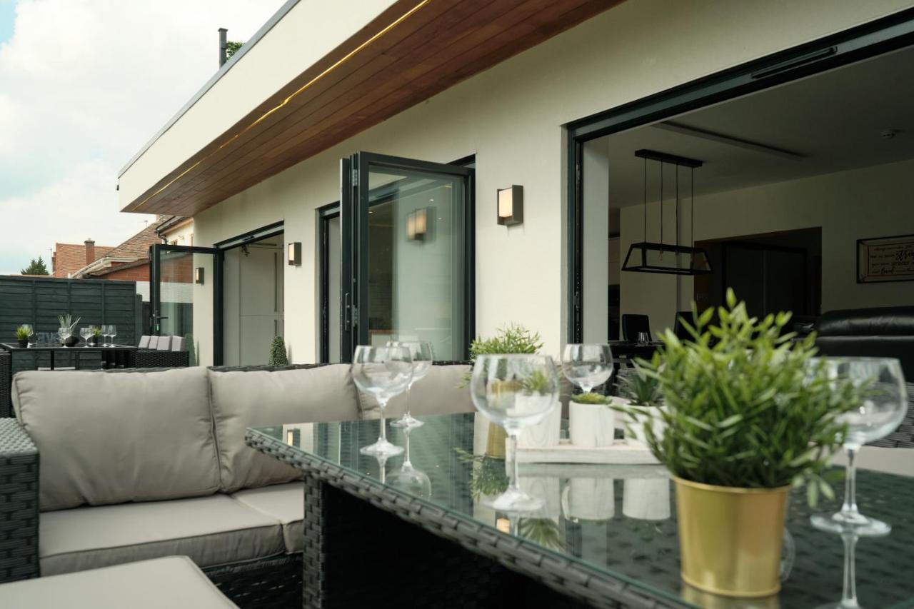 Modern Spacious House - Sleeps 16, Free Parking, Sun Terrace Nuneaton Ngoại thất bức ảnh