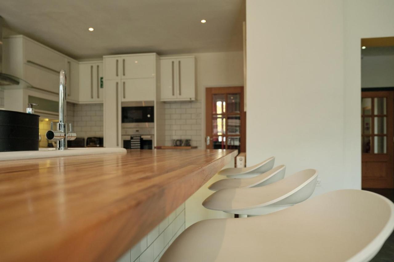 Modern Spacious House - Sleeps 16, Free Parking, Sun Terrace Nuneaton Ngoại thất bức ảnh