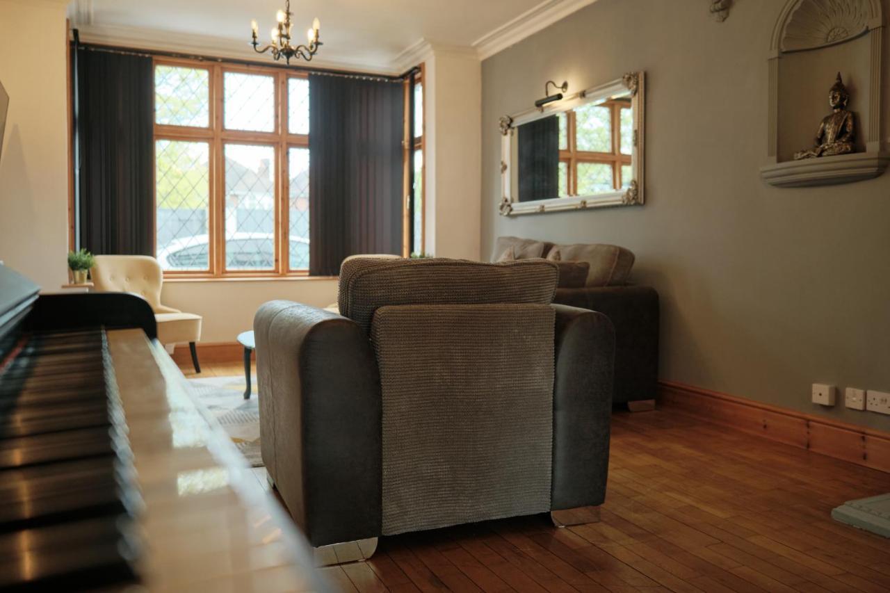 Modern Spacious House - Sleeps 16, Free Parking, Sun Terrace Nuneaton Ngoại thất bức ảnh