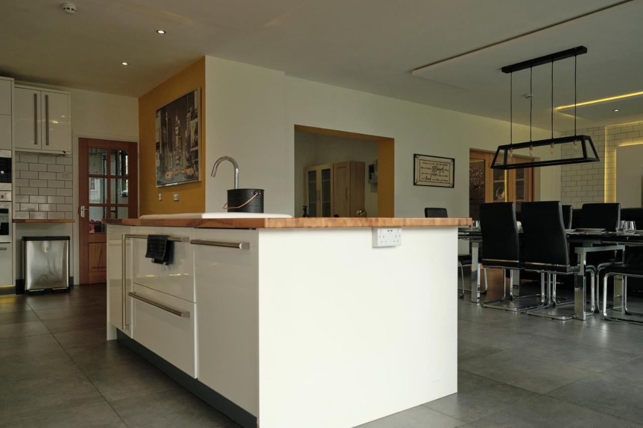 Modern Spacious House - Sleeps 16, Free Parking, Sun Terrace Nuneaton Ngoại thất bức ảnh
