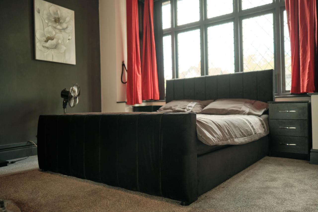 Modern Spacious House - Sleeps 16, Free Parking, Sun Terrace Nuneaton Ngoại thất bức ảnh